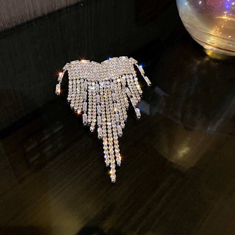 Pearl and Diamond Floral Brooch for Women’s Fashion