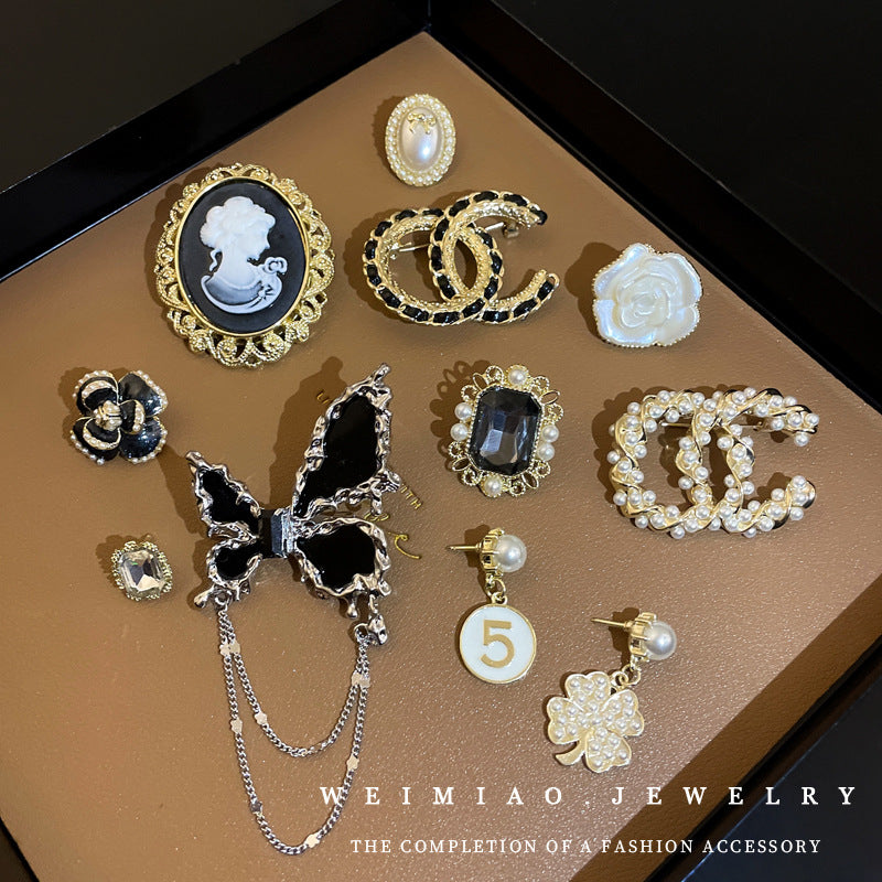 Pearl and Diamond Floral Brooch for Women’s Fashion