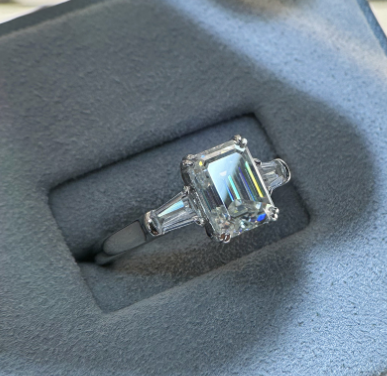 High-end Fashion Emerald Ring Jewelry