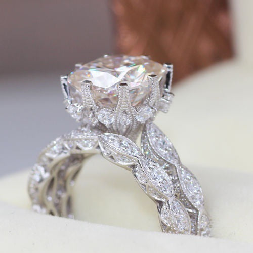 Diamond Circle Engagement Ring for Women’s Jewelry