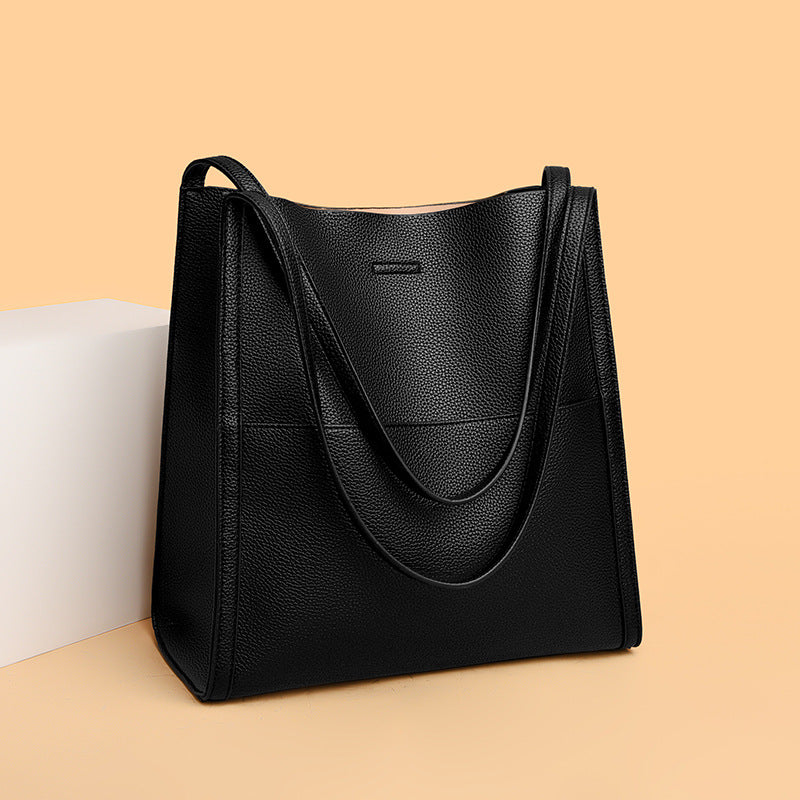 Stylish High-Quality Tote Bag for Fall/Winter 2023
